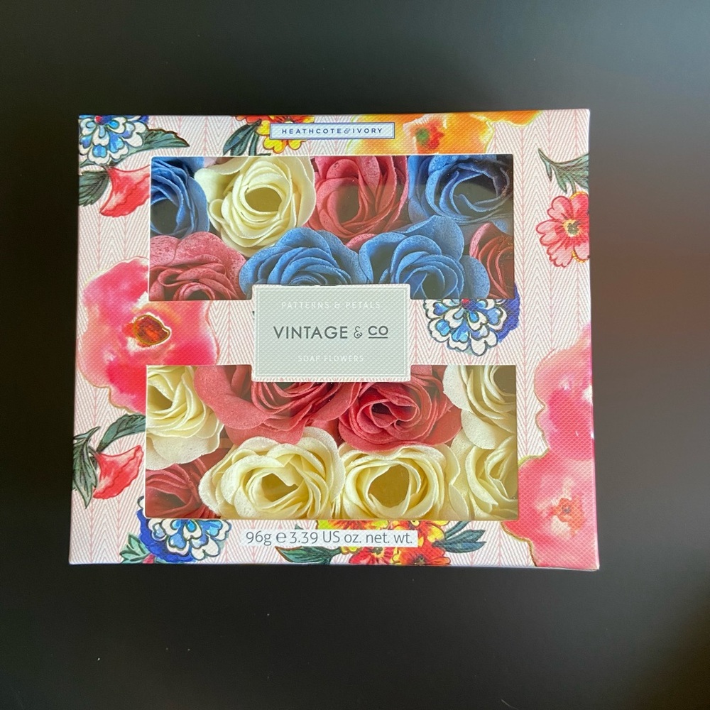 Spa bath aromatic soap flowers - NWT floral